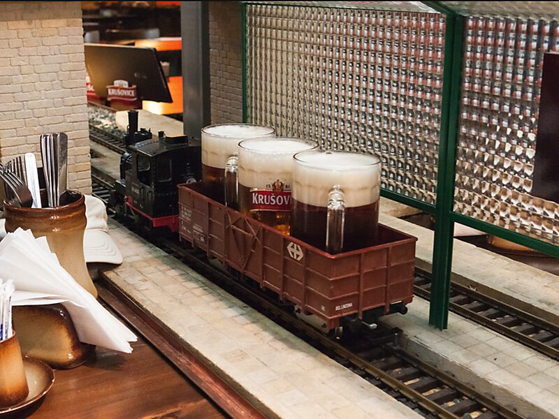 RESTAURANT INSOLITE: Vôtre plat servit en&nbsp;train