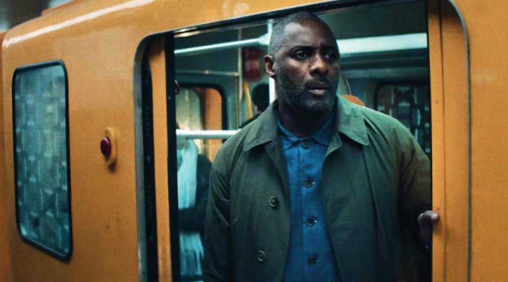 Apple TV. Dans Hijack, Idriss Elba prisonnierdu métro&nbsp;berlinois