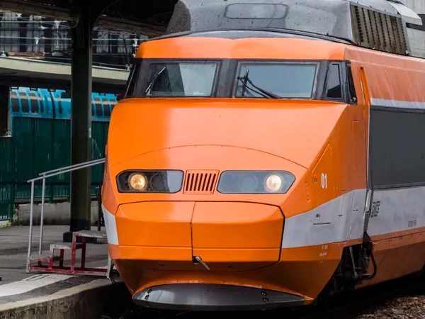 45 ans du TGV : orange futuriste, prénom Patrick et nez de Porsche…Tout savoir sur les petits secrets du train à grande&nbsp;vitesse